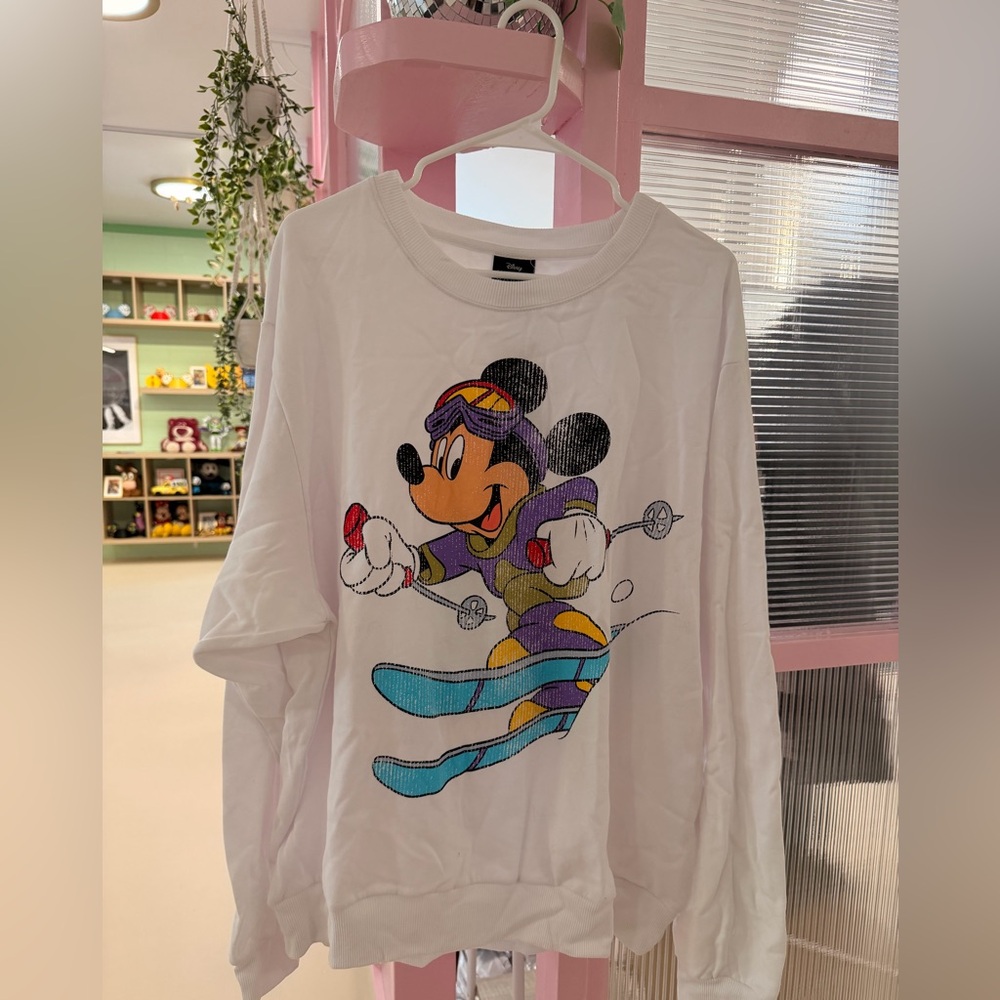 NWT Mickey skiing sweatshirt